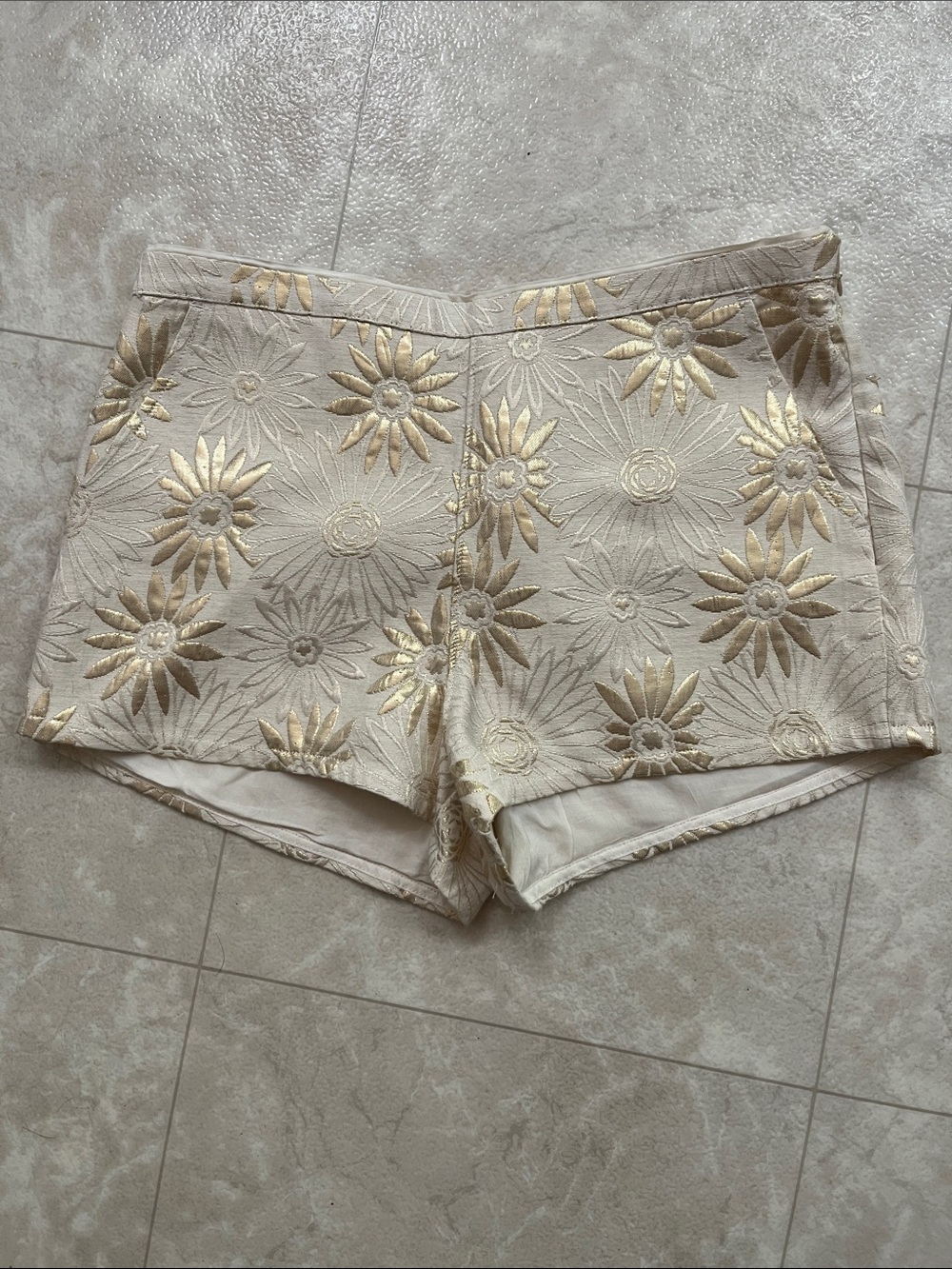 Abercrombie & Fitch Cream Shorts with Gold Floral Jacquard 6/28